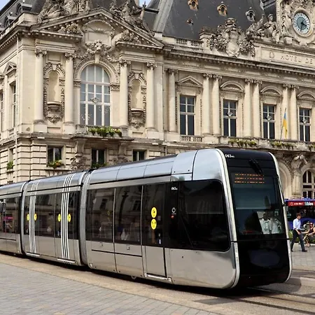 Nouvel Cosy, Centre Daire Tours